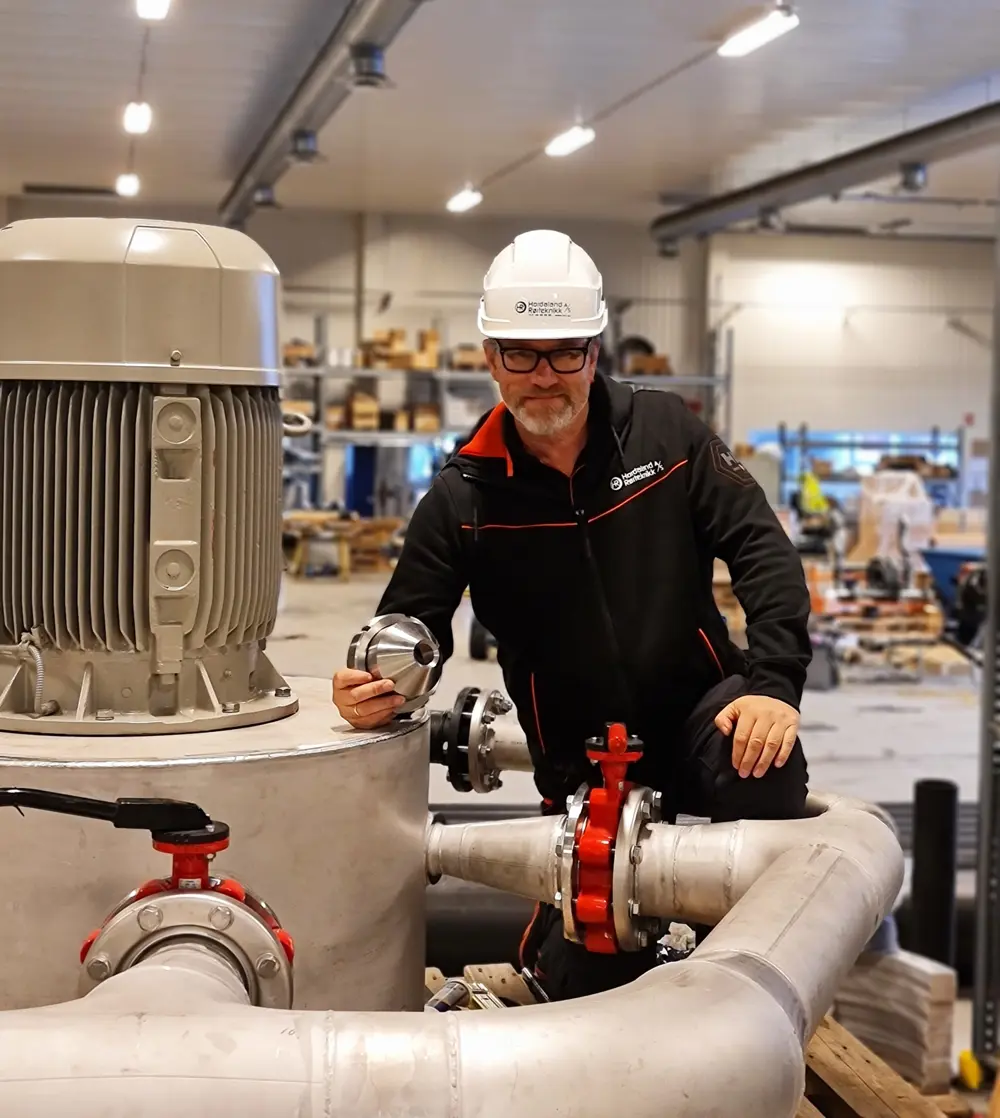 Med langsiktige trygge rammevilkår skal landet byggjast!_Lars-emil-med-HRT-turbin-scaled.jpg