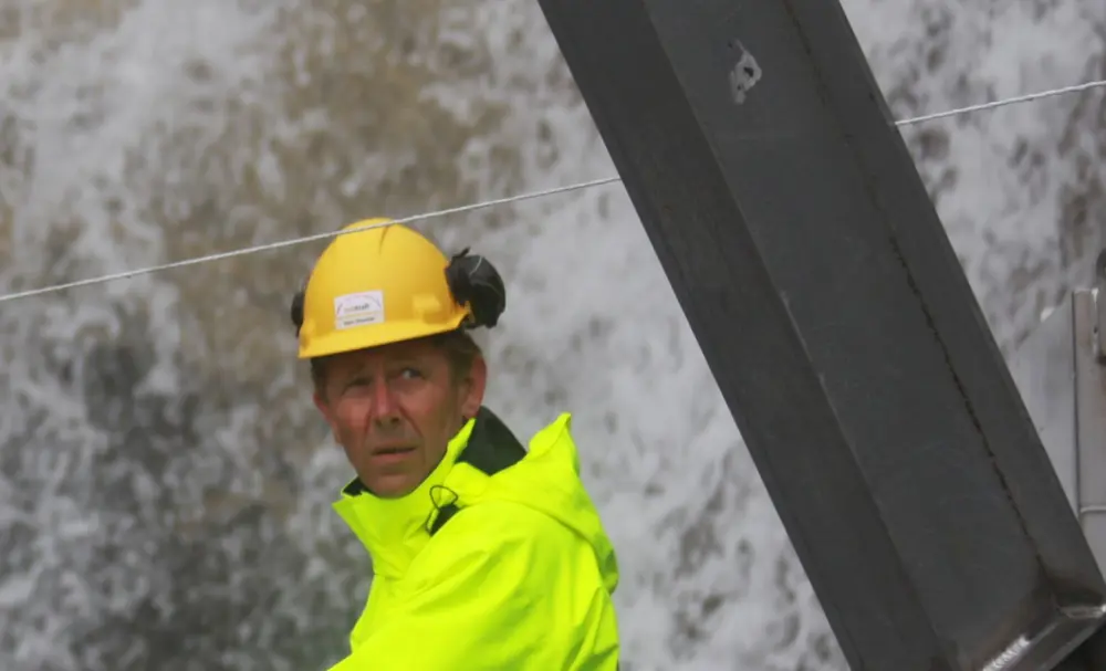 Han åpner Norges største_Rein-Husebø-ved-aluminiumsdammen-på-Eidset.jpg