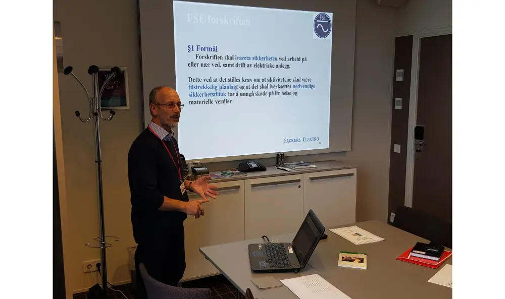 Fullteikna elsikkerheitskurs_Dagfinn-Nilssen-held-kurs-under-Smakraftdagane-i-Bergen.jpg