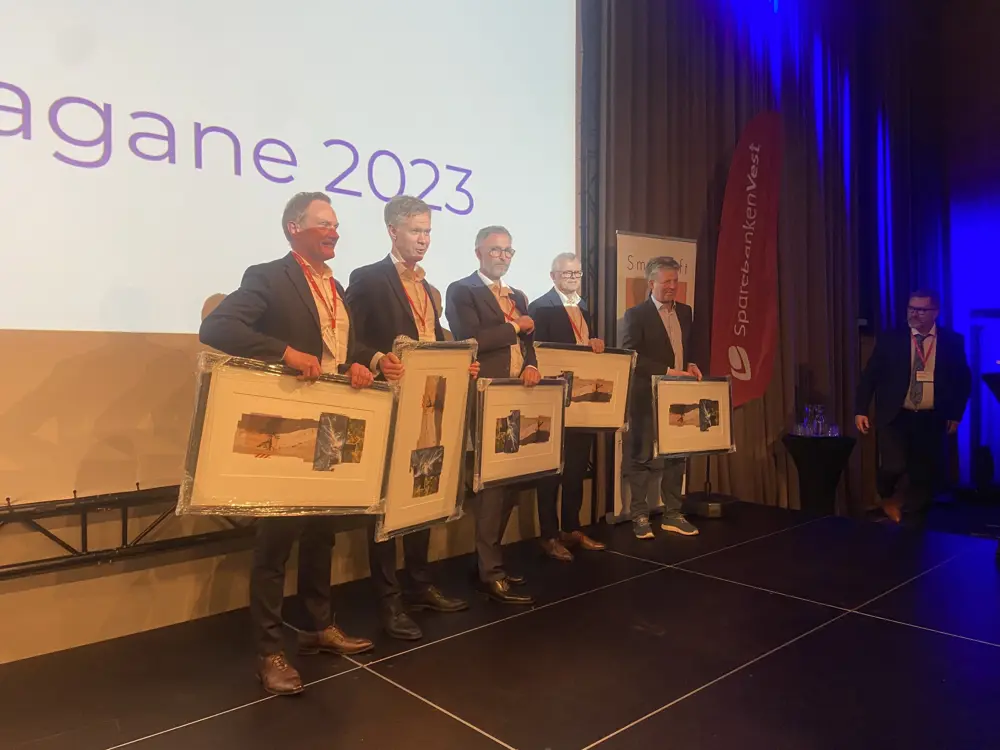 Småkraftprisen til fem støttande bankar_IMG_2753-scaled.jpg