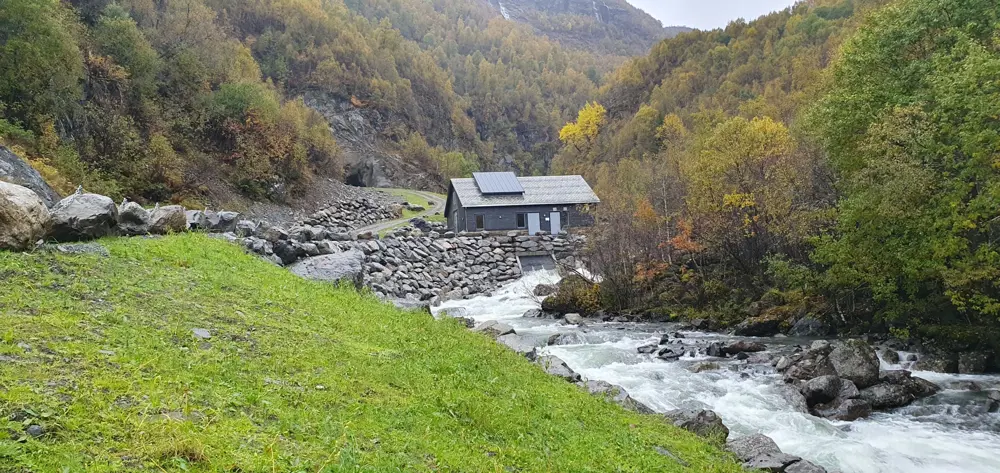 Nye kraftverk i drift: Travle måneder for Forte Vannkraft_Tufteelva-kraftverk-fra-Forte-scaled.jpg